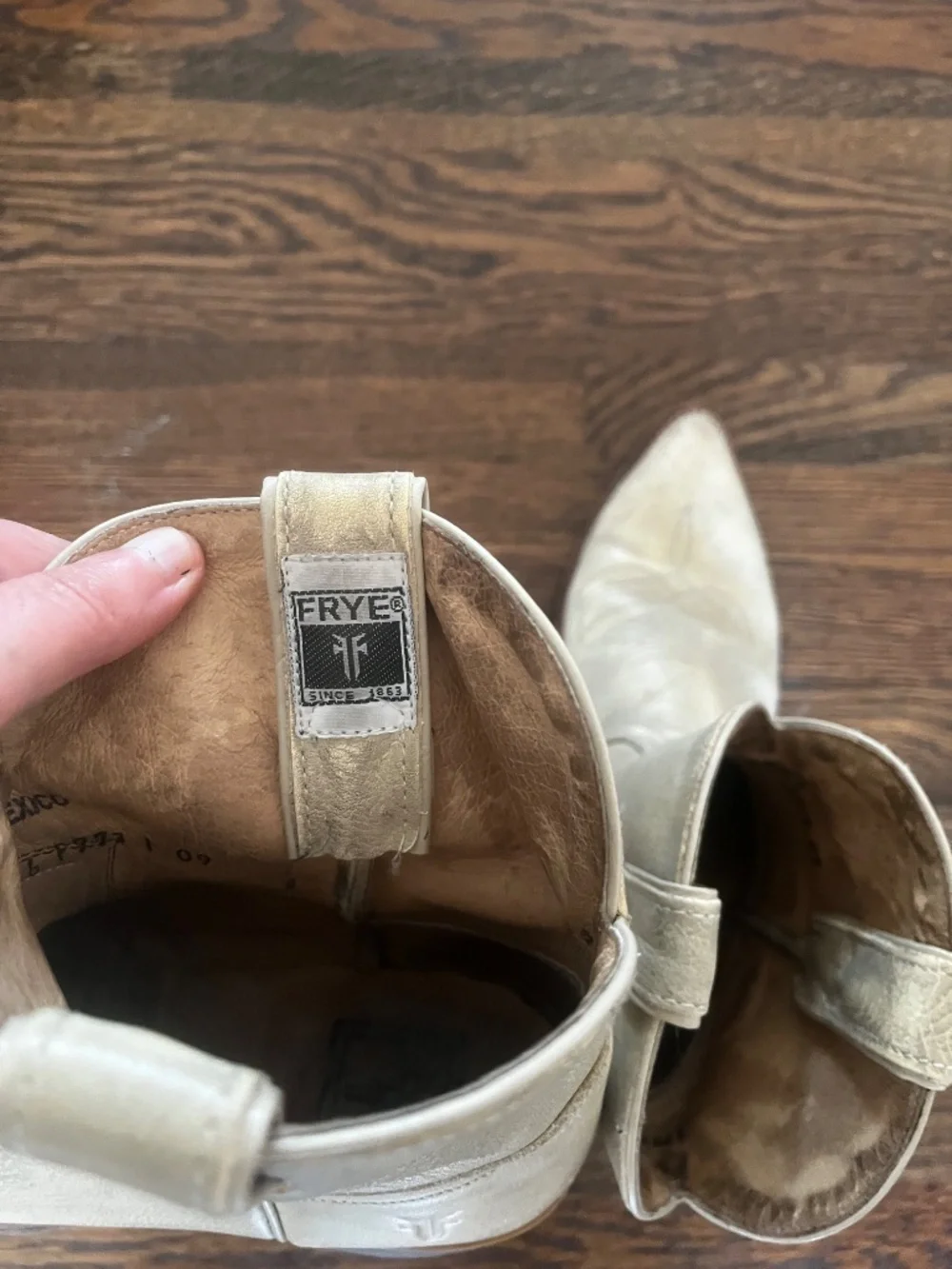 Frye Billy Short Pull-On in unique cream color - Picture 3 of 8